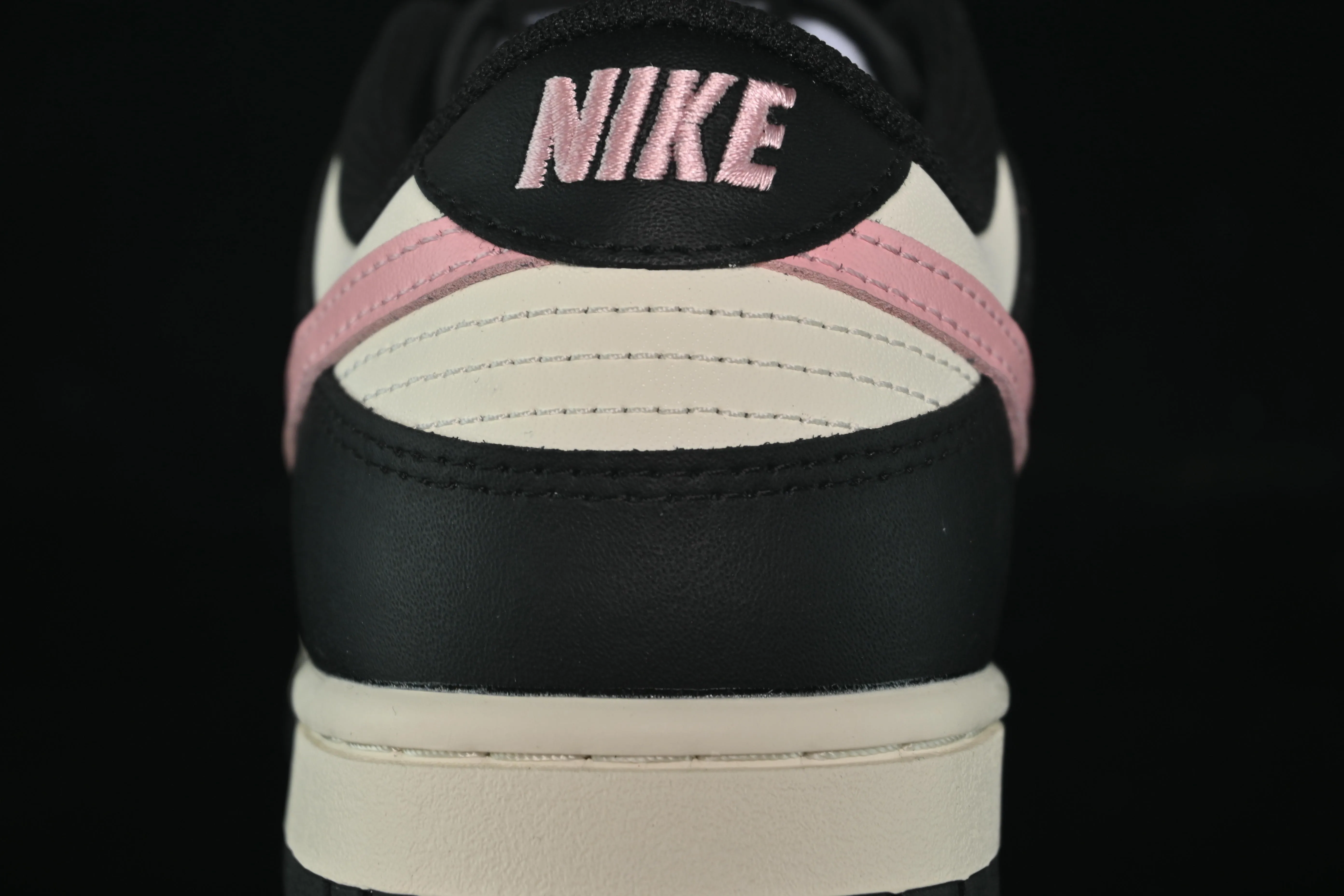 All Categories Nk SB Dunk Series Nk SB Dunk Low Low-top sneakers Nike SB Dunk Low White, black and pink color Low-top casual sneakers DD1391-100